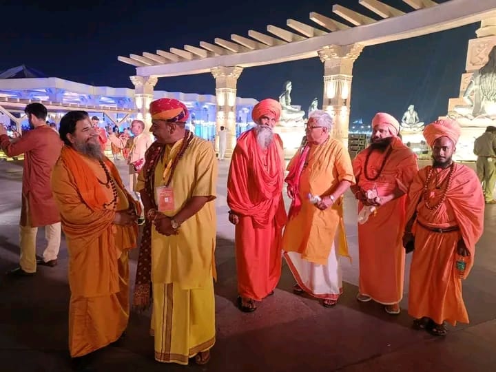 You are currently viewing श्री महाकाल लोक लोकार्पण में पूज्य संतो का पावन सानिध्य….